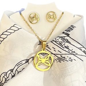 Gold Tone Butterfly 🦋 Necklace set with earrings - Stainless steel So cute